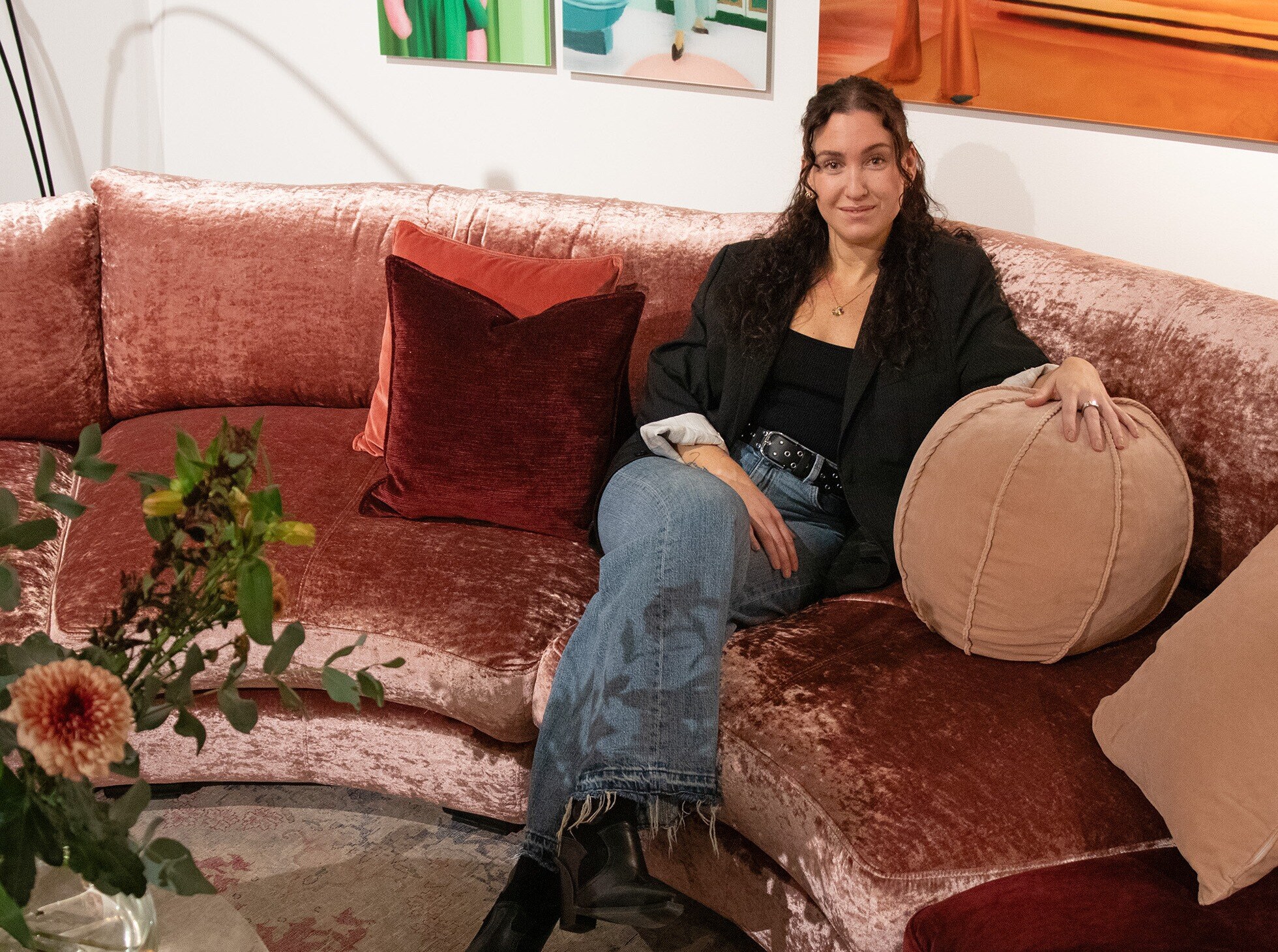 Kim, Head of Customer Relations på Sweef, i deras showroom på Drottninggatan